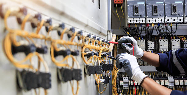 Professional Electrician technician working in Mirrormont, WA